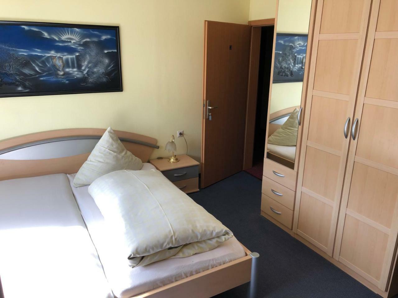 Hotel Cafe Waldeck Wuestenrot Bagian luar foto