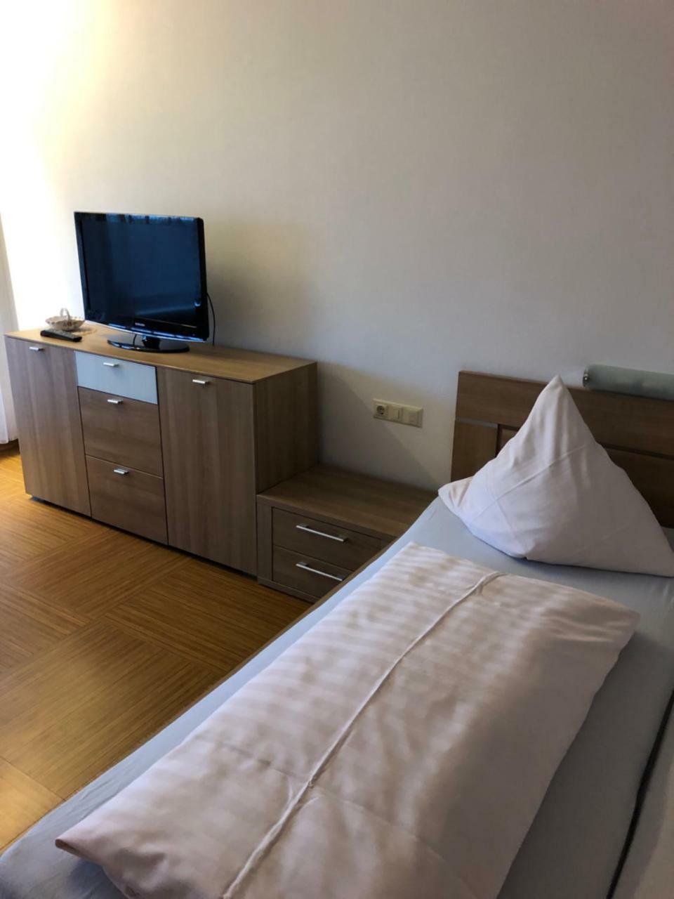 Hotel Cafe Waldeck Wuestenrot Bagian luar foto